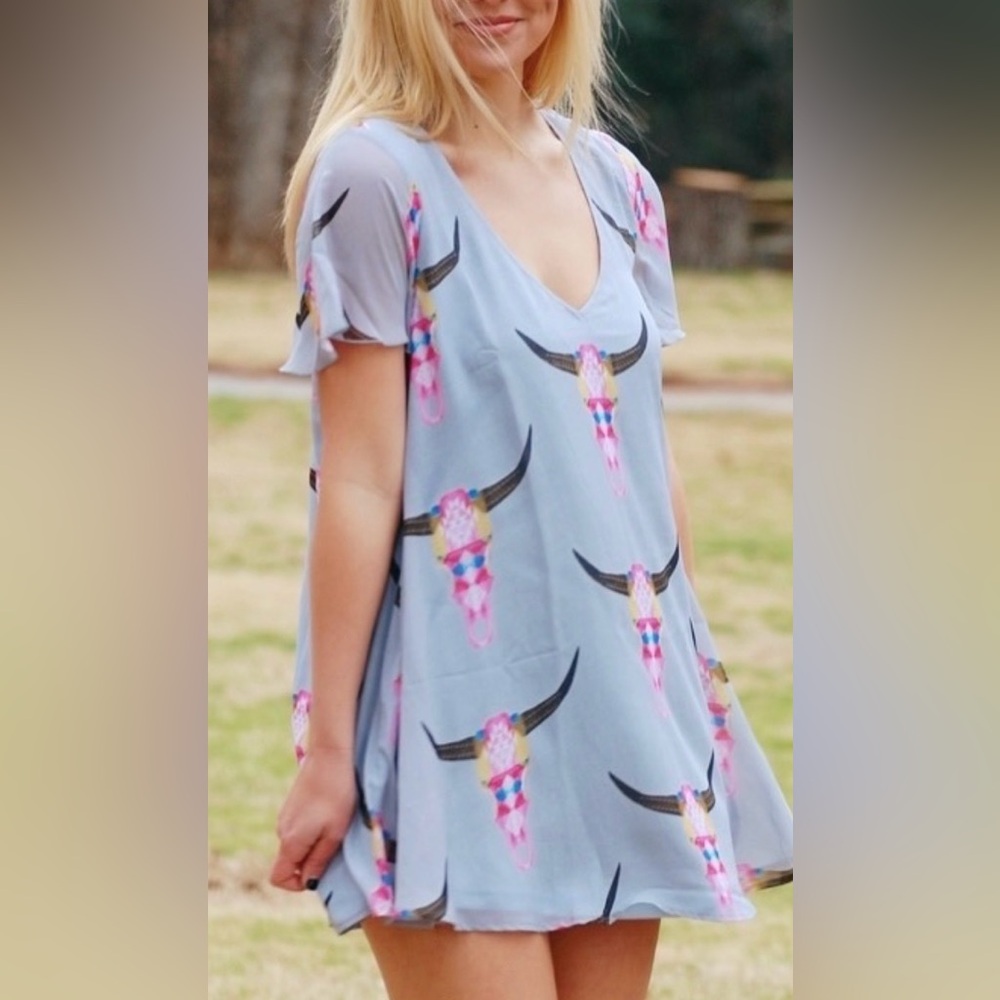 Show Me Your Mumu Lite Bright Bull Longhorn Skull Flutter Sleeve Slate Blue M